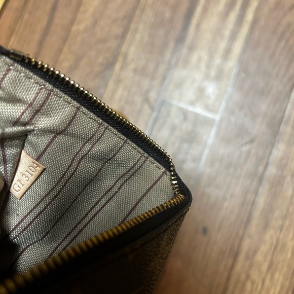 LOUIS VUITTON - Picture 4 of 8